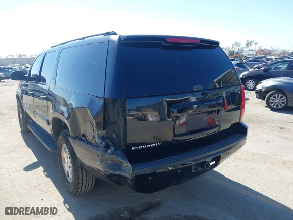 2007 Chevrolet Suburban LT with VIN 3GNFC16J07G243215, listed as a IAAI auction lot 41631673 with 200,990 mi miles. Bid and sale history available at carsss.com. Image 3.