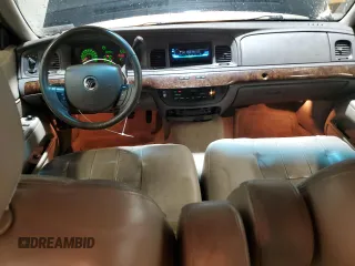 2010 Mercury Grand Marquis LS z VIN 2MEBM7FV6AX628705, wystawiony jako Copart lot #52185105 z przebiegiem 139 485 mil mil oraz Szkody całkowita. Historia ofert i sprzedaży dostępna na DreamBid. Obrazek 8.