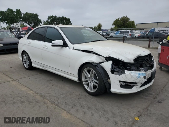 2014 Mercedes-Benz C 250 Sport с VIN WDDGF4HB1EA957805, выставлен на аукционе Copart как лот 53570455 с пробегом 35 894 миль миль и Списание • Salvage title. История ставок и продаж доступна на DreamBid. Изображение 4.