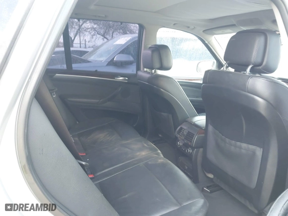 2011 BMW X5 35i with VIN 5UXZV4C5XBL407637, listed as a IAAI auction lot 41454552 with 204,510 mi miles. Bid and sale history available at carsss.com. Image 8.