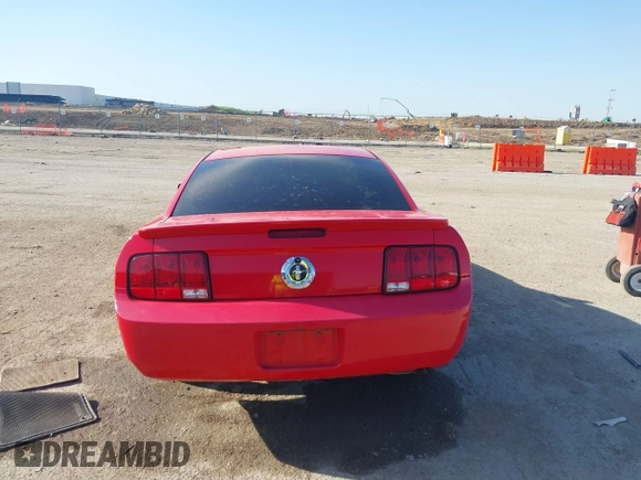 2007 Ford Mustang Deluxe z VIN 1ZVFT80N875370716, wystawiony jako IAAI lot #42006779 z przebiegiem 149 895 mil mil oraz . Historia ofert i sprzedaży dostępna na DreamBid. Obrazek 16.