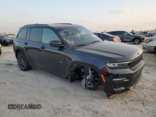 2025 Jeep Grand Cherokee Summit with VIN 1C4RJHEG1S8640375, listed as a Copart auction lot 44253355 with 961 mi miles and Clean title. Bid and sale history available at DreamBid. Image 4.