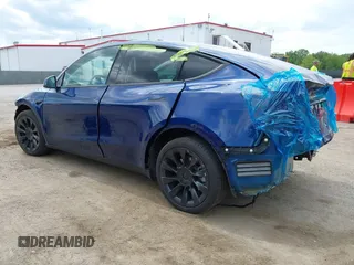 2024 Tesla Model Y Long Range z VIN 7SAYGDEE4RA247532, wystawiony jako IAAI lot #42205480 z przebiegiem 21 273 mil mil oraz . Historia ofert i sprzedaży dostępna na DreamBid. Obrazek 3.