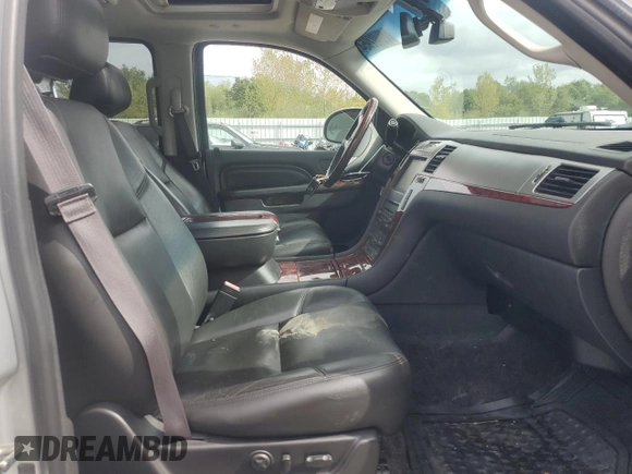 2013 Cadillac Escalade ESV Premium z VIN 1GYS4JEF9DR119791, wystawiony jako Copart lot #72402954 z przebiegiem 146 035 mil mil oraz Czysty tytuł • Clean title. Historia ofert i sprzedaży dostępna na DreamBid. Obrazek 7.