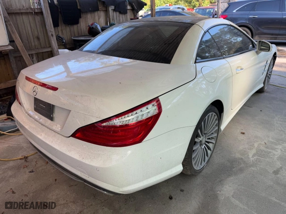 2015 Mercedes-Benz SL-Class SL 550 with VIN WDDJK7DA5FF033825, listed as a Copart auction lot 86223464 with 5,610 mi miles and Salvage Title. Bid and sale history available at carsss.com. Image 4.