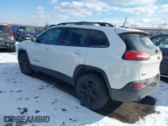 2018 Jeep Cherokee Latitude z VIN 1C4PJMCB1JD589697, wystawiony jako IAAI lot #41541689 z przebiegiem 131 694 mil mil oraz . Historia ofert i sprzedaży dostępna na DreamBid. Obrazek 3.