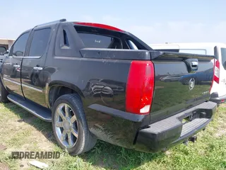 2008 Cadillac Escalade EXT z VIN 3GYFK62878G208887, wystawiony jako IAAI lot #41929267 z przebiegiem 186 074 mil mil oraz . Historia ofert i sprzedaży dostępna na DreamBid. Obrazek 3.