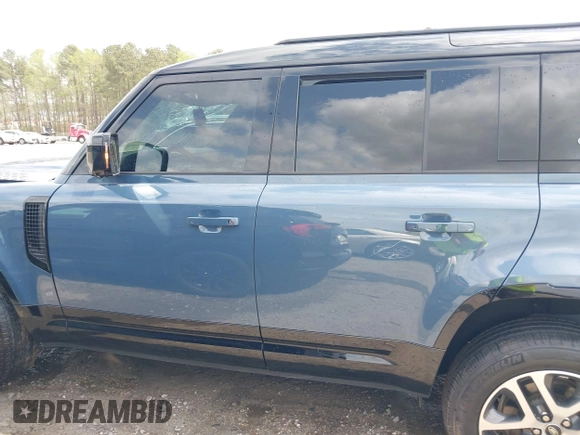 2023 Land Rover Defender X-Dynamic SE with VIN SALE27EU8P2221129, listed as a IAAI auction lot 41955991 with 25,051 mi miles and . Bid and sale history available at DreamBid. Image 13.
