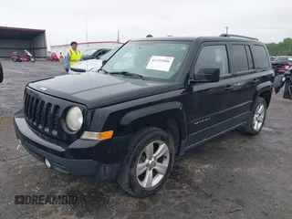 2014 Jeep Patriot Latitude z VIN 1C4NJPFAXED577162, wystawiony jako IAAI lot #42355950 z przebiegiem 123 460 mil mil oraz . Historia ofert i sprzedaży dostępna na DreamBid. Obrazek 2.
