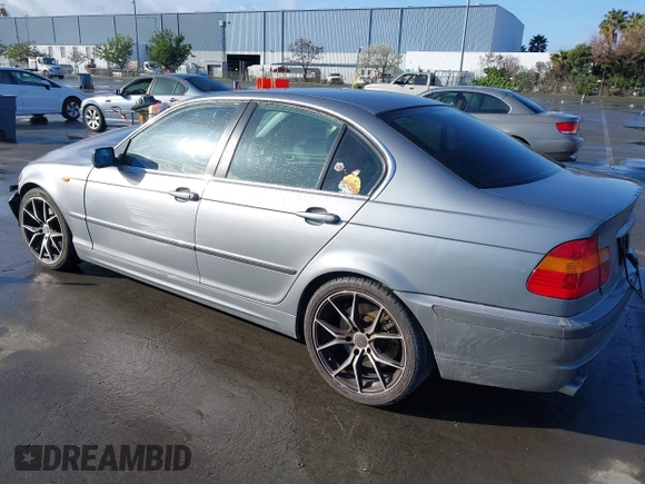 2005 BMW 3 Series 330i with VIN WBAEV53425KM41897, listed as a IAAI auction lot 41818391 with 155,731 mi miles. Bid and sale history available at carsss.com. Image 3.