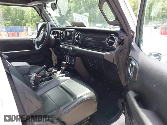 2021 Jeep Wrangler Unlimited Sahara z VIN 1C4HJXEN6MW764662, wystawiony jako IAAI lot #42494617 z przebiegiem 81 954 mil mil oraz . Historia ofert i sprzedaży dostępna na DreamBid. Obrazek 5.