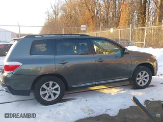 2013 Toyota Highlander with VIN 5TDZK3EH1DS137016, listed as a IAAI auction lot 41292324 with 157,156 mi miles. Bid and sale history available at carsss.com. Image 14.