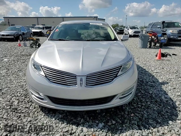 2013 Lincoln MKZ z VIN 3LN6L2G94DR820729, wystawiony jako Copart lot #53243145 z przebiegiem 111 753 mil mil oraz Szkoda całkowita • Salvage title. Historia ofert i sprzedaży dostępna na DreamBid. Obrazek 13.