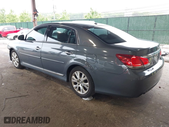 2012 Toyota Avalon z VIN 4T1BK3DB5CU457105, wystawiony jako IAAI lot #42375828 z przebiegiem 121 961 mil mil oraz . Historia ofert i sprzedaży dostępna na DreamBid. Obrazek 3.
