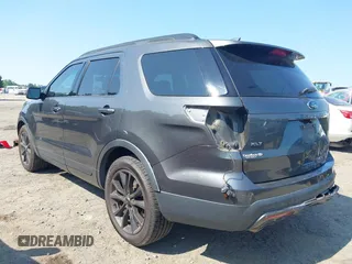 2017 Ford Explorer XLT z VIN 1FM5K7D82HGA31550, wystawiony jako IAAI lot #42391756 z przebiegiem 141 291 mil mil oraz . Historia ofert i sprzedaży dostępna na DreamBid. Obrazek 3.