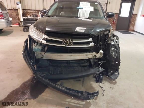 2017 Toyota Highlander XLE with VIN 5TDJZRFH1HS410312, listed as a IAAI auction lot 41729147 with 126,404 mi miles. Bid and sale history available at carsss.com. Image 12.