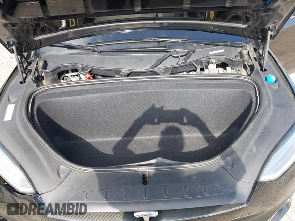2016 Tesla Model X 70D z VIN 5YJXCAE29GF003478, wystawiony jako IAAI lot #41965737 z przebiegiem 105 930 mil mil oraz . Historia ofert i sprzedaży dostępna na DreamBid. Obrazek 10.