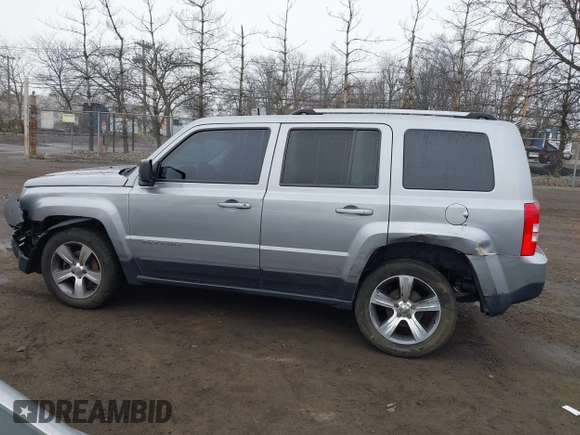 2017 Jeep Patriot High Altitude z VIN 1C4NJPFA9HD118354, wystawiony jako IAAI lot #41848700 z przebiegiem 82 624 mil mil oraz . Historia ofert i sprzedaży dostępna na DreamBid. Obrazek 14.