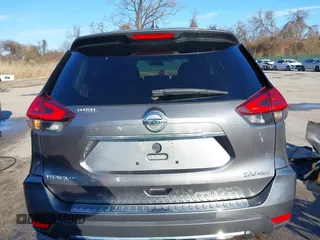 2018 Nissan Rogue SV z VIN 5N1AT2MV0JC769705, wystawiony jako IAAI lot #41861961 z przebiegiem 103 349 mil mil oraz . Historia ofert i sprzedaży dostępna na DreamBid. Obrazek 17.