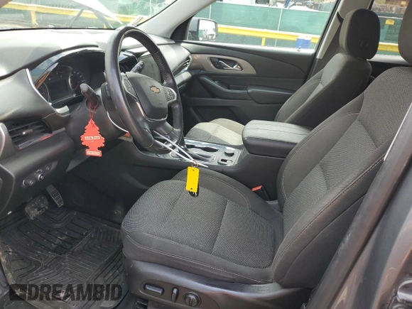 2018 Chevrolet Traverse LT Cloth z VIN 1GNERGKW9JJ170589, wystawiony jako Copart lot #55987725 z przebiegiem 125 818 mil mil oraz Szkoda całkowita • Salvage title. Historia ofert i sprzedaży dostępna na DreamBid. Obrazek 7.