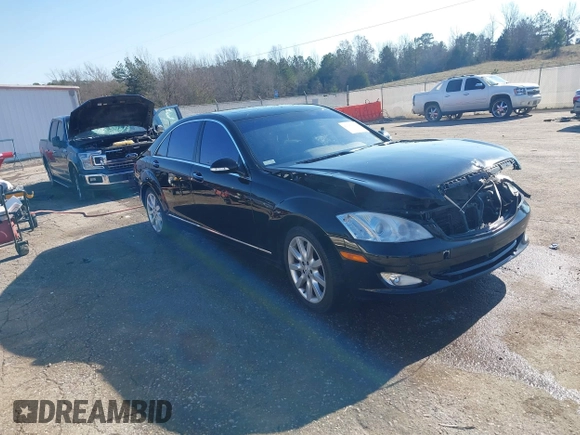 2007 Mercedes-Benz S 550 z VIN WDDNG71X97A055370, wystawiony jako IAAI lot #41163602 z przebiegiem 186 797 mil mil oraz . Historia ofert i sprzedaży dostępna na DreamBid. Obrazek 1.