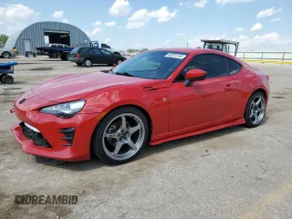 2017 Toyota 86 with VIN JF1ZNAA16H9702679, listed as a Copart auction lot 62074144 with 43,110 mi miles and Salvage Title. Bid and sale history available at carsss.com. Image 1.