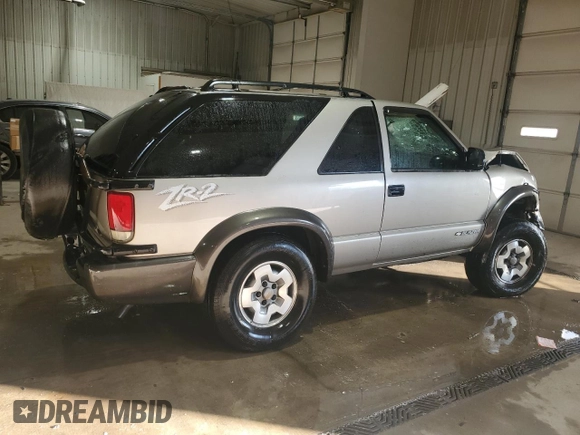 2004 Chevrolet Blazer LS z VIN 1GNCT18X34K143280, wystawiony jako Copart lot #50494785 z przebiegiem Nie podano mil oraz Szkoda całkowita • Salvage title. Historia ofert i sprzedaży dostępna na DreamBid. Obrazek 3.