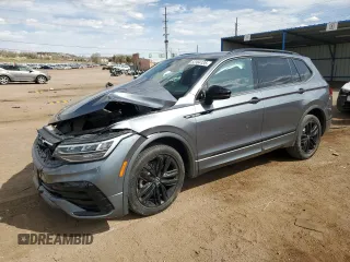 2022 Volkswagen Tiguan SE R-Line Black z VIN 3VV8B7AX7NM103911, wystawiony jako Copart lot #52364135 z przebiegiem 54 375 mil mil oraz Szkody całkowita. Historia ofert i sprzedaży dostępna na DreamBid. Obrazek 1.