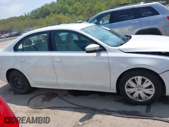 2013 Volkswagen Jetta SE with VIN 3VWDP7AJ2DM368385, listed as a IAAI auction lot 42144936 with 105,621 mi miles and . Bid and sale history available at DreamBid. Image 13.