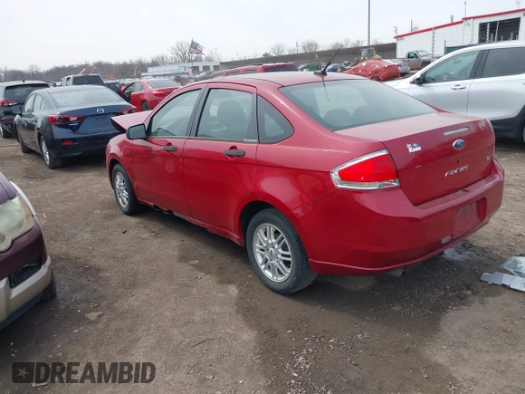 2009 Ford Focus SE z VIN 1FAHP35N69W197700, wystawiony jako IAAI lot #41834668 z przebiegiem 176 623 mil mil oraz . Historia ofert i sprzedaży dostępna na DreamBid. Obrazek 3.