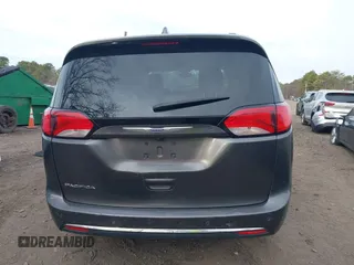 2018 Chrysler Pacifica Touring L Plus z VIN 2C4RC1EG9JR234929, wystawiony jako IAAI lot #41889519 z przebiegiem 87 924 mil mil oraz . Historia ofert i sprzedaży dostępna na DreamBid. Obrazek 15.