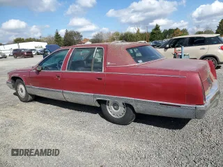 1994 Cadillac Fleetwood z VIN 1G6DW52P8RR719354, wystawiony jako Copart lot #77161044 z przebiegiem 154 480 mil mil oraz Tytuł czysty. Historia ofert i sprzedaży dostępna na DreamBid. Obrazek 2.