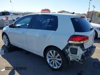 2013 Volkswagen Golf TDI z VIN WVWDM7AJ2DW013826, wystawiony jako IAAI lot #41510579 z przebiegiem 87 716 mil mil oraz . Historia ofert i sprzedaży dostępna na DreamBid. Obrazek 3.