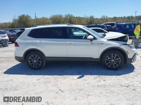 2024 Volkswagen Tiguan SE with VIN 3VVNB7AX2RM022579, listed as a IAAI auction lot 41819850 with 8,651 mi miles and . Bid and sale history available at DreamBid. Image 13.