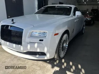 2015 Rolls-Royce Wraith z VIN SCA665C52FUX85482, wystawiony jako Copart lot #77887554 z przebiegiem 99 781 mil mil oraz Szkody całkowita. Historia ofert i sprzedaży dostępna na DreamBid. Obrazek 2.