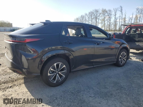 2024 Lexus RZ 450e Premium z VIN JTJAAAAB7RA025151, wystawiony jako Copart lot #51349665 z przebiegiem 6607 mil mil oraz Szkody całkowita. Historia ofert i sprzedaży dostępna na DreamBid. Obrazek 3.