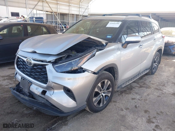 2022 Toyota Highlander XLE with VIN 5TDGZRBH1NS568368, listed as a IAAI auction lot 41666106 with 80,709 mi miles. Bid and sale history available at carsss.com. Image 2.