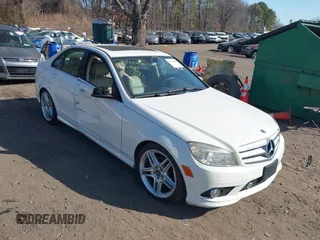 2010 Mercedes-Benz C 300 Sport z VIN WDDGF8BB5AF444764, wystawiony jako IAAI lot #41740040 z przebiegiem 118 305 mil mil oraz . Historia ofert i sprzedaży dostępna na DreamBid. Obrazek 1.
