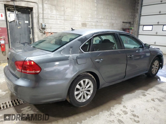2014 Volkswagen Passat S z VIN 1VWAS7A39EC024588, wystawiony jako Copart lot #57968045 z przebiegiem 131 284 mil mil oraz Szkoda całkowita • Salvage title. Historia ofert i sprzedaży dostępna na DreamBid. Obrazek 3.
