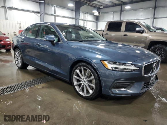 2019 Volvo S60 Momentum with VIN 7JRA22TK1KG001516, listed as a Copart auction lot 82904434 with 33,912 mi miles and Salvage Title. Bid and sale history available at carsss.com. Image 4.