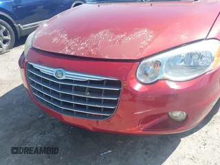 2005 Chrysler Sebring Touring z VIN 1C3EL55R55N704615, wystawiony jako IAAI lot #42469660 z przebiegiem 133 744 mil mil oraz . Historia ofert i sprzedaży dostępna na DreamBid. Obrazek 6.