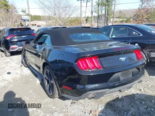 2022 Ford Mustang EcoBoost z VIN 1FATP8UH3N5132239, wystawiony jako IAAI lot #41300099 z przebiegiem 28 473 mil mil oraz . Historia ofert i sprzedaży dostępna na DreamBid. Obrazek 3.