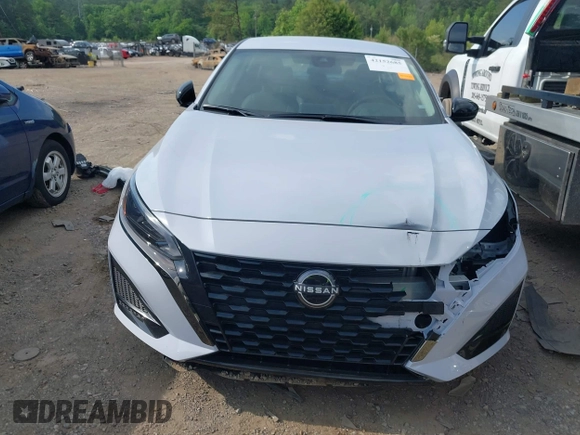 2025 Nissan Altima SR with VIN 1N4BL4CV0SN361223, listed as a IAAI auction lot 42152685 with 3,587 mi miles and . Bid and sale history available at DreamBid. Image 6.