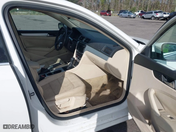 2013 Volkswagen Passat SE w/Sunroof with VIN 1VWBH7A30DC080176, listed as a IAAI auction lot 40941070 with 155,815 mi miles. Bid and sale history available at carsss.com. Image 5.