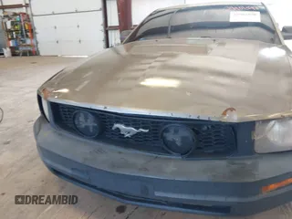 2009 Ford Mustang with VIN 1ZVHT80N995124334, listed as a IAAI auction lot 39901598 with 165,586 mi miles and . Bid and sale history available at carsss.com. Image 6.