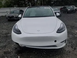 2024 Tesla Model Y Long Range z VIN 7SAYGDEE3RA283311, wystawiony jako Copart lot #56925505 z przebiegiem Nie podano mil oraz Szkoda całkowita • Salvage title. Historia ofert i sprzedaży dostępna na DreamBid. Obrazek 5.