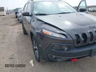 2016 Jeep Cherokee Trailhawk z VIN 1C4PJMBS4GW167650, wystawiony jako IAAI lot #41936549 z przebiegiem 218 000 mil mil oraz . Historia ofert i sprzedaży dostępna na DreamBid. Obrazek 6.
