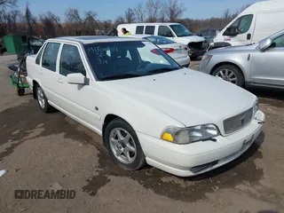 1999 Volvo S70 z VIN YV1LS56D6X2618396, wystawiony jako IAAI lot #41704954 z przebiegiem 161 154 mil mil oraz . Historia ofert i sprzedaży dostępna na DreamBid. Obrazek 1.