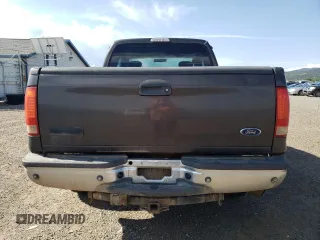 2005 Ford F-250 XL z VIN 1FTSX21P65EA82368, wystawiony jako Copart lot #57249743 z przebiegiem 209 923 mil mil oraz Czysty tytuł • Clean title. Historia ofert i sprzedaży dostępna na DreamBid. Obrazek 6.