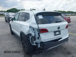 2024 Volkswagen Taos SE z VIN 3VVEX7B26RM128537, wystawiony jako IAAI lot #42344341 z przebiegiem 8 723 mil mil oraz . Historia ofert i sprzedaży dostępna na DreamBid. Obrazek 17.